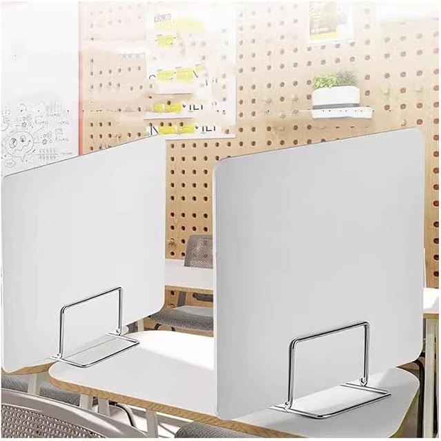 Panel divisor de escritorio de PVC gris opaco Kanduo montado en el canto de un escritorio